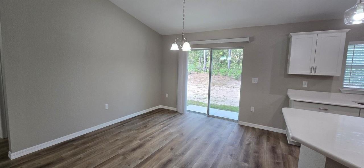 1482 W Manchester Dr - Photo 2 of 17