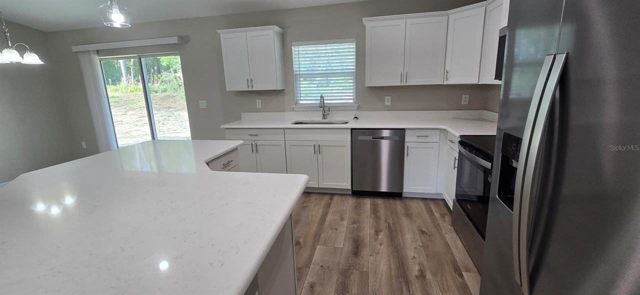 1482 W Manchester Dr - Photo 3 of 17