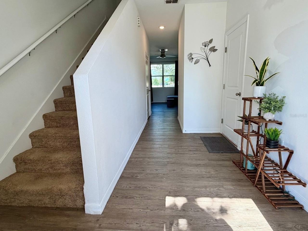 653 Madison Dr - Photo 3 of 33