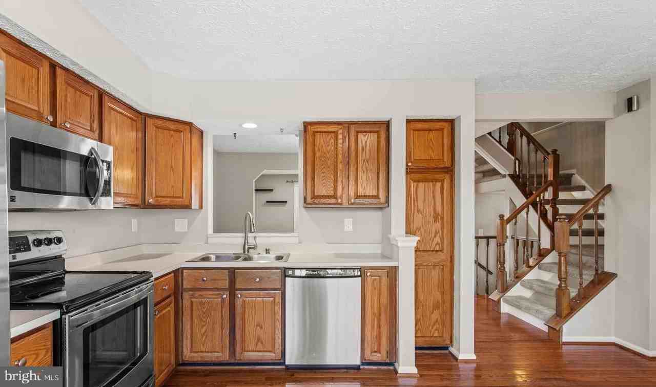 6359 New Haven Ct - Photo 6 of 38