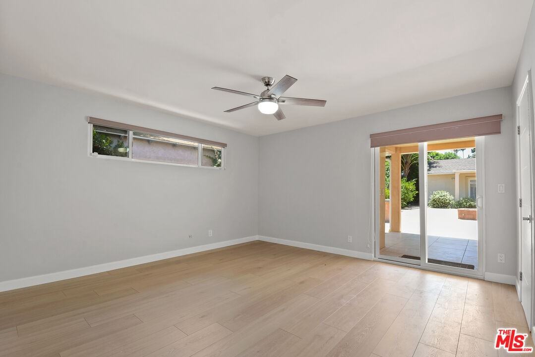 15424 Camarillo St - Photo 3 of 8