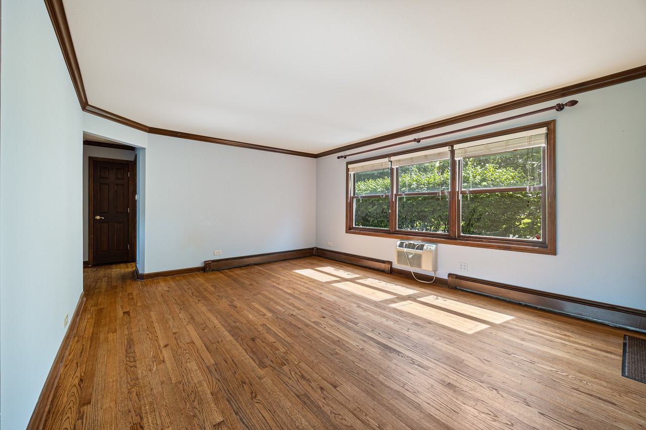 1702 E Northwest Hwy - Photo 4 of 15