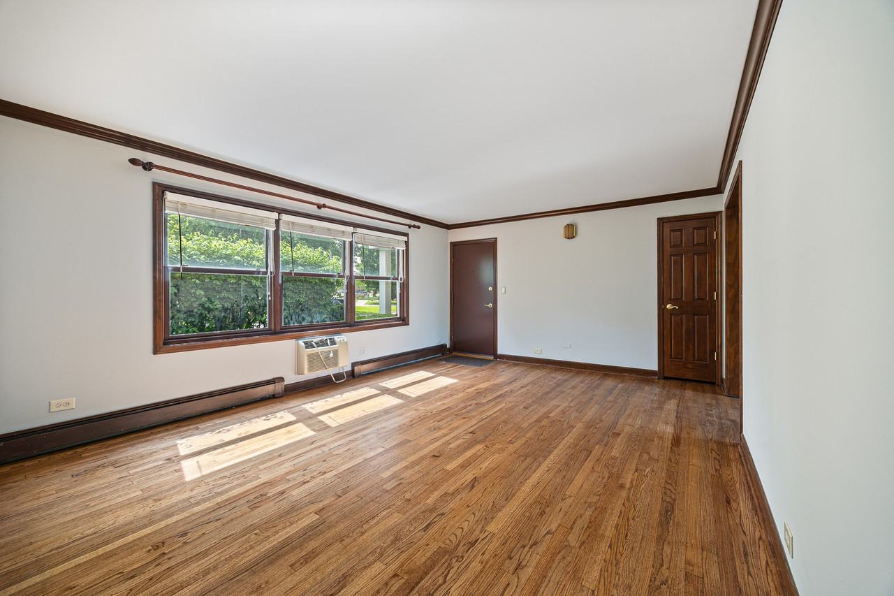 1702 E Northwest Hwy - Photo 5 of 15