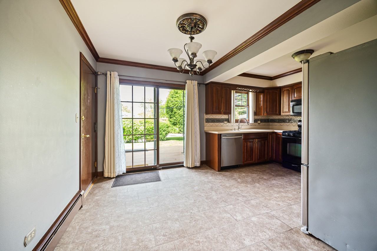 1702 E Northwest Hwy - Photo 6 of 15