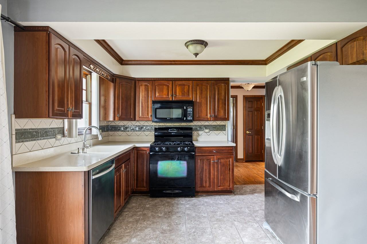 1702 E Northwest Hwy - Photo 7 of 15