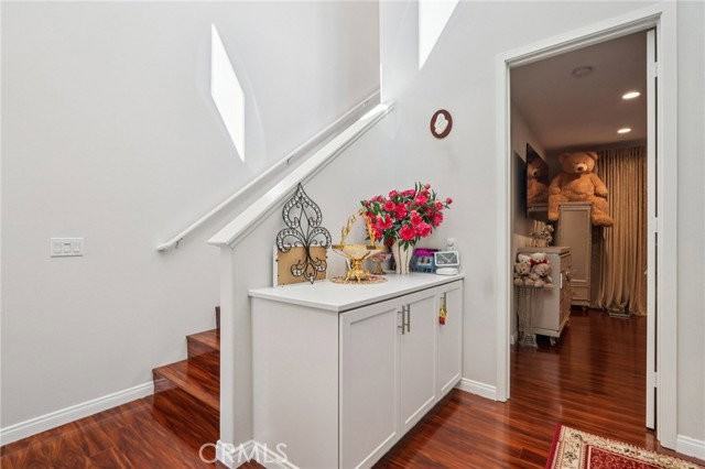13225 Victory Blvd - Photo 2 of 8