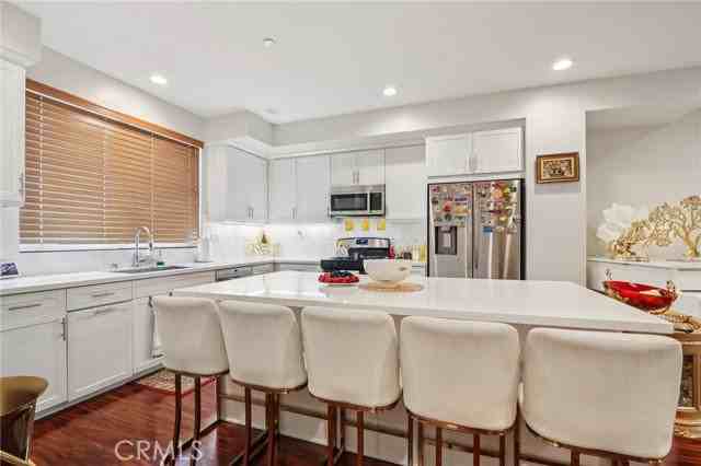 13225 Victory Blvd - Photo 4 of 8