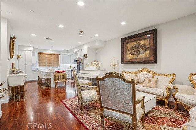 13225 Victory Blvd - Photo 5 of 8