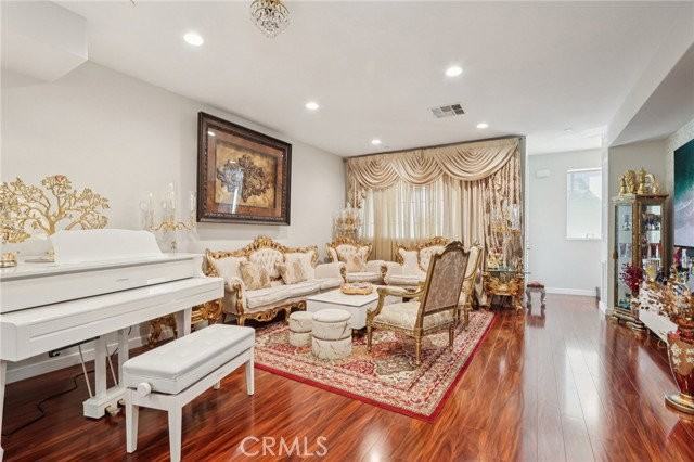 13225 Victory Blvd - Photo 6 of 8