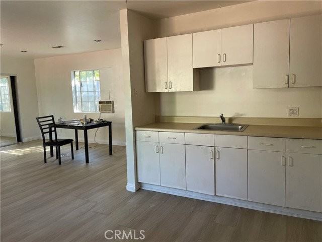10406 Densmore Ave - Photo 2 of 8