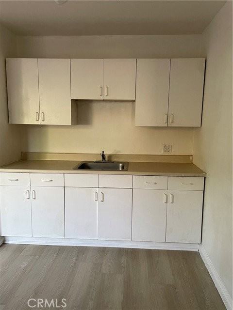 10406 Densmore Ave - Photo 4 of 8