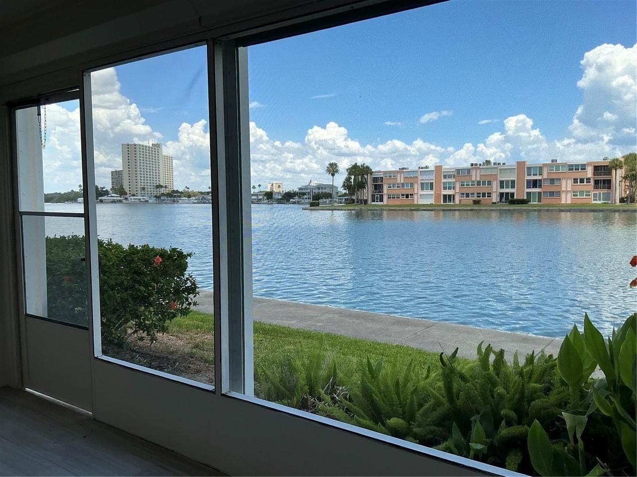 7645 Sun Island Dr S #101 - Photo 4 of 40
