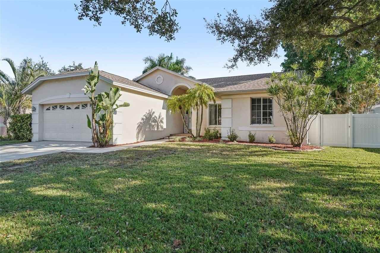 3132 Shoreline Dr - Photo 2 of 30