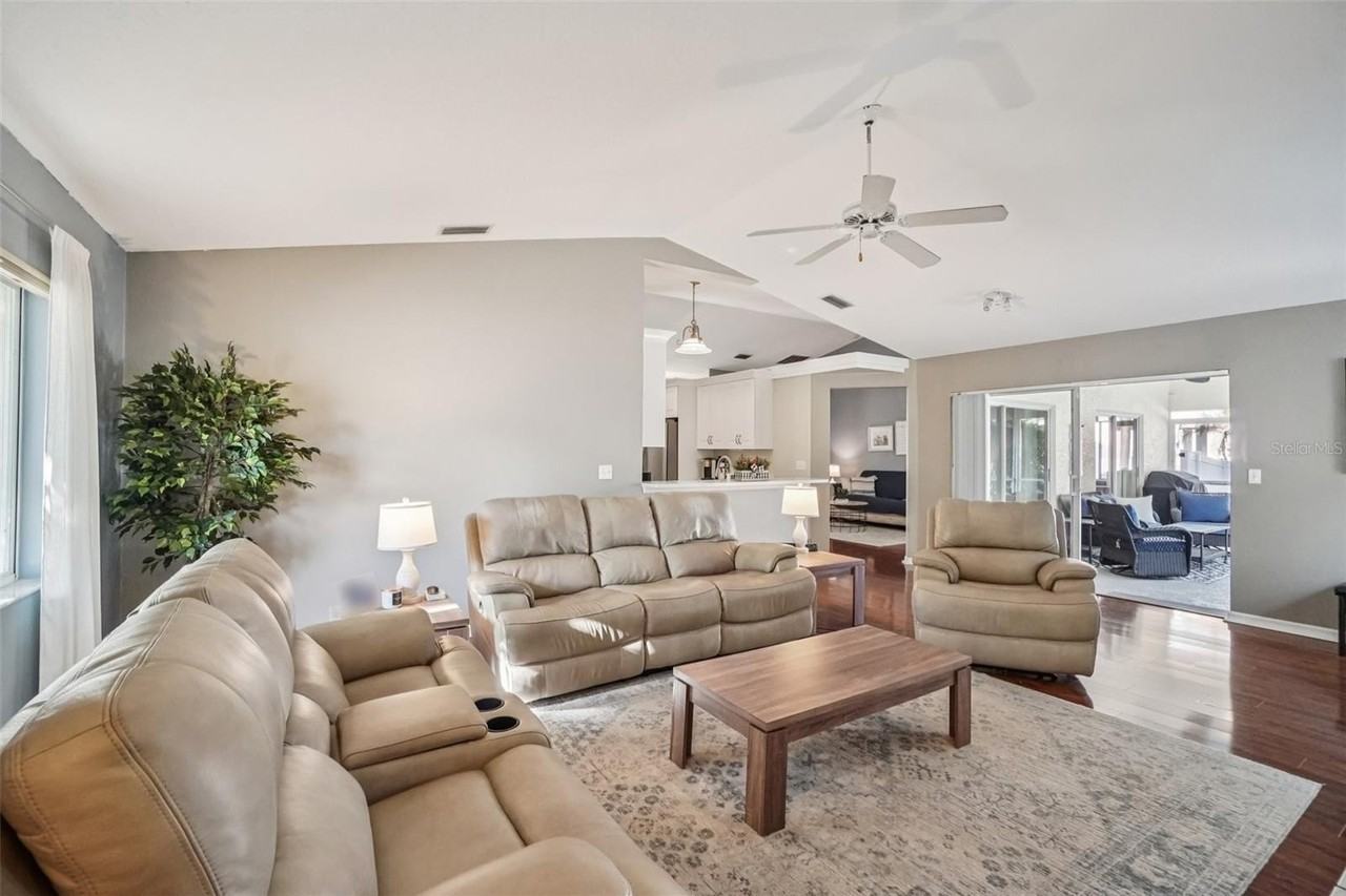 3132 Shoreline Dr - Photo 7 of 30