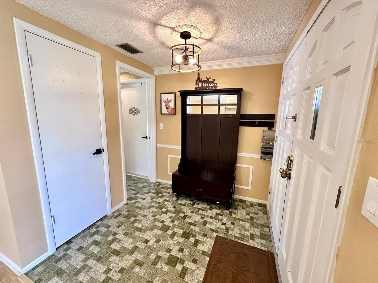 12215 Meadowbrook Ln - Photo 5 of 41