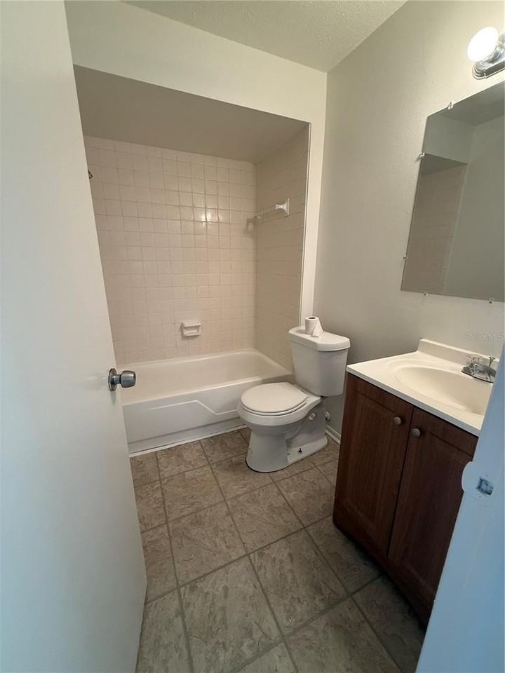 1108 Amble Ln - Photo 4 of 9