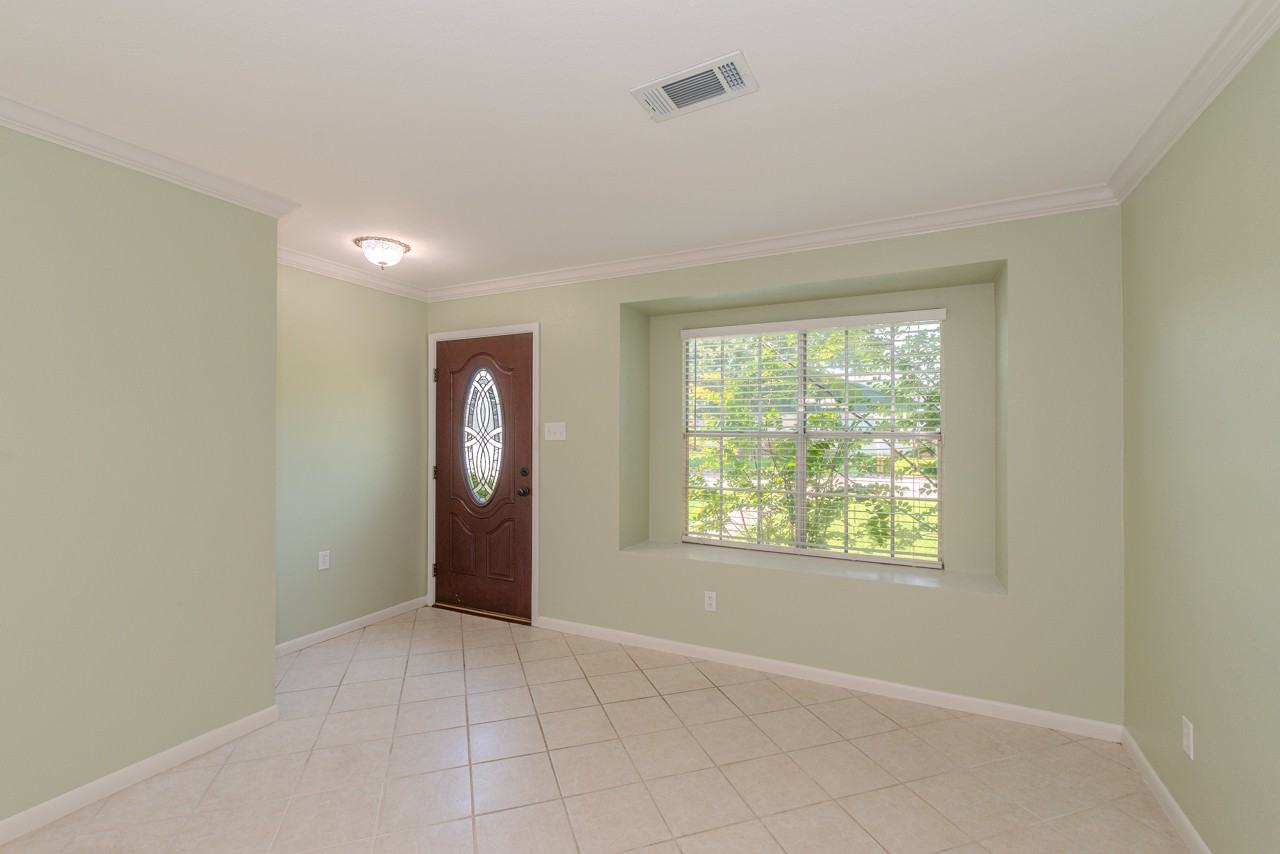 495 Longmeadow St - Photo 3 of 20