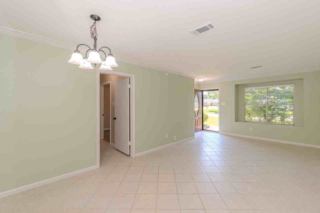 495 Longmeadow St - Photo 5 of 20