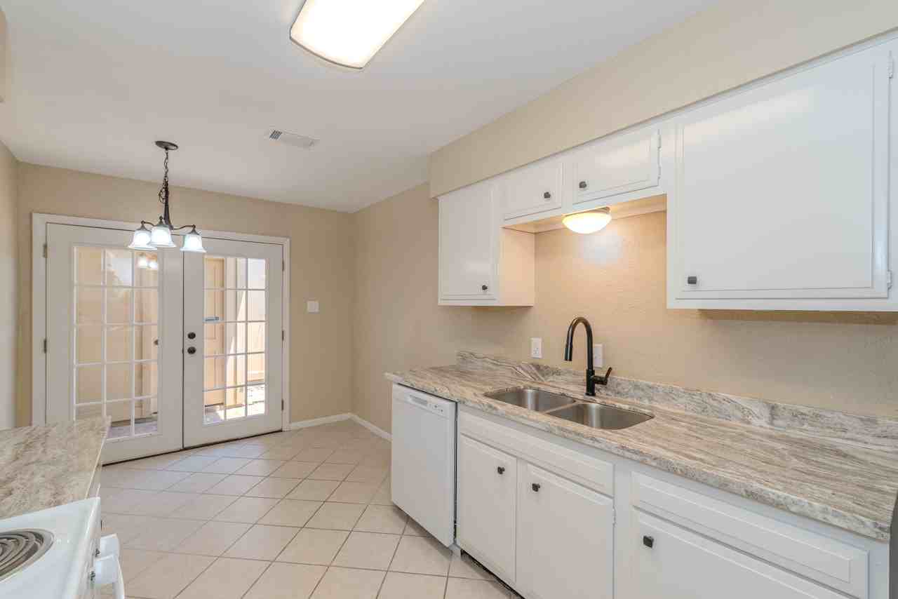 495 Longmeadow St - Photo 7 of 20