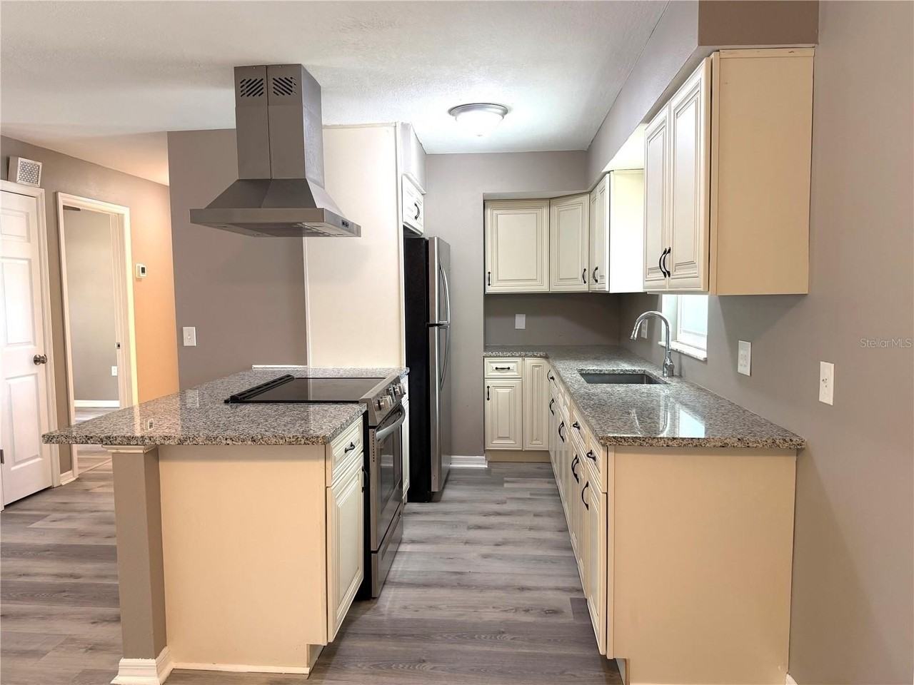 1215 Gatewood Ave - Photo 6 of 21