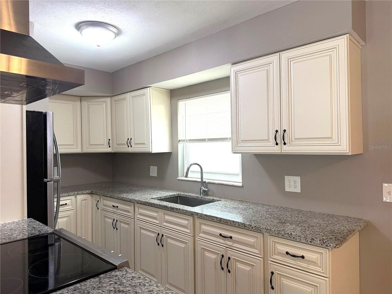 1215 Gatewood Ave - Photo 7 of 21
