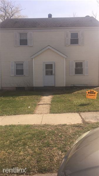 61 Pershing St - Photo 3 of 6