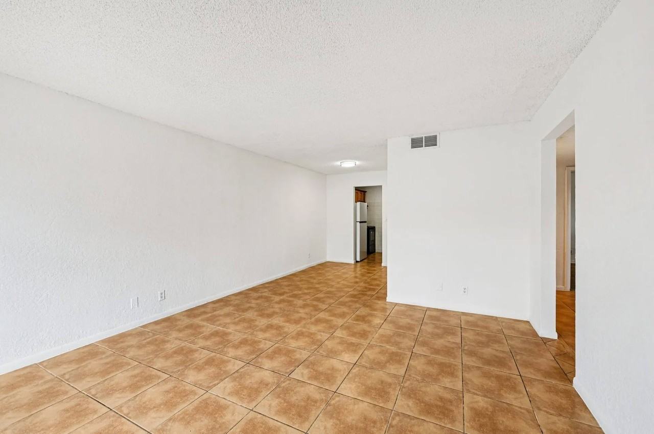 Lakeside Condominiums - Photo 3 of 22