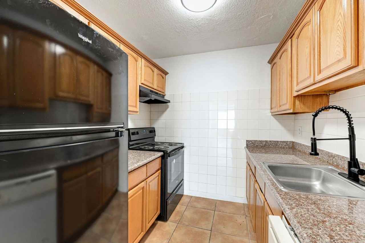 Lakeside Condominiums - Photo 7 of 22