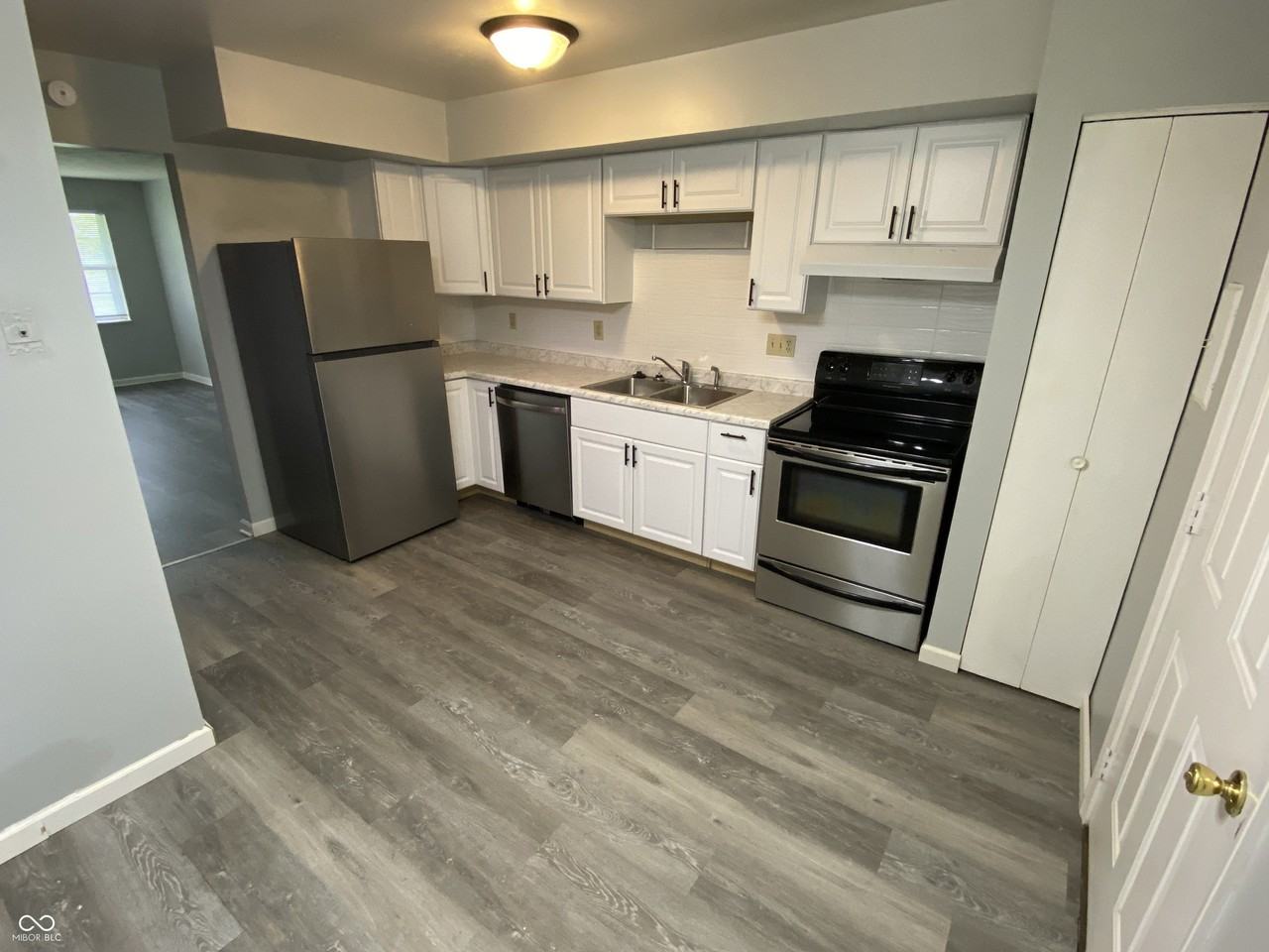 1329 Millerwood Ct - Photo 5 of 12