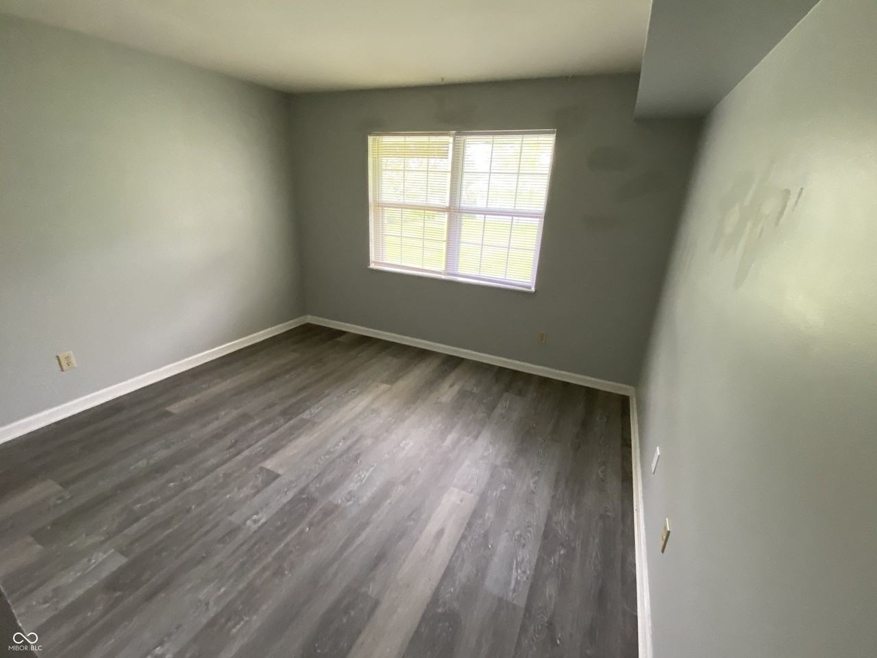 1329 Millerwood Ct - Photo 7 of 12