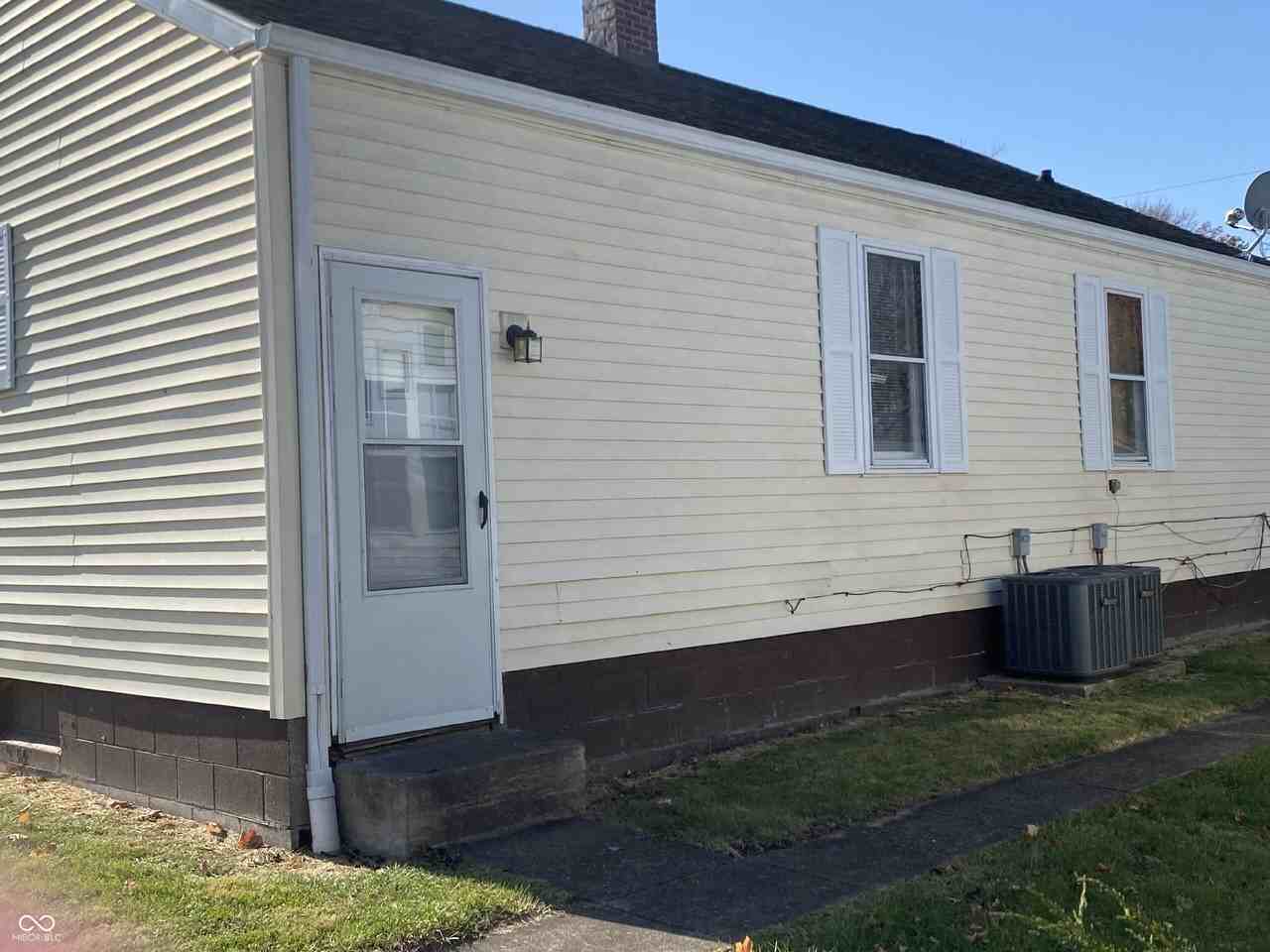 702 W 23rd St - Photo 2 of 13