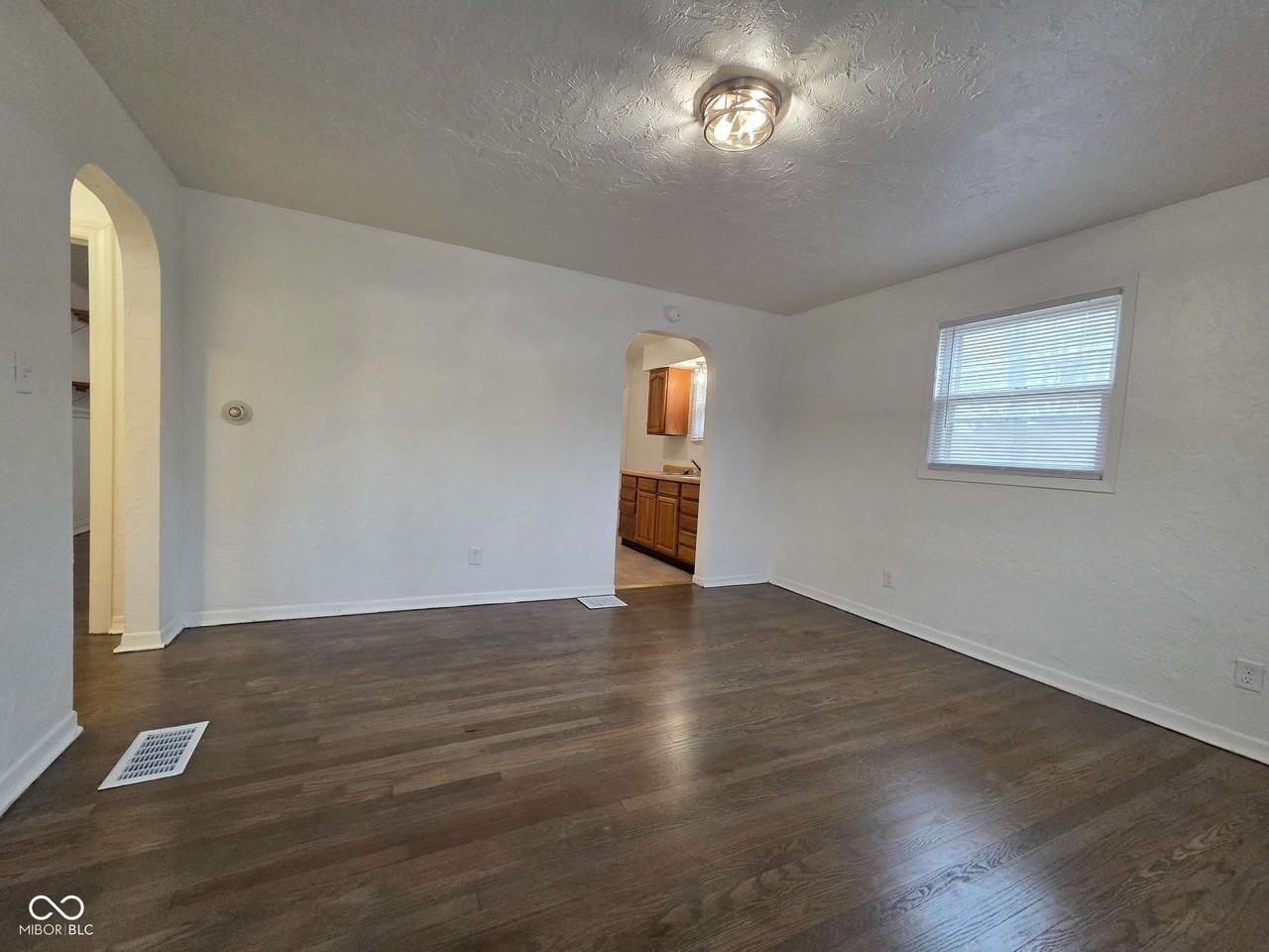 702 W 23rd St - Photo 3 of 13