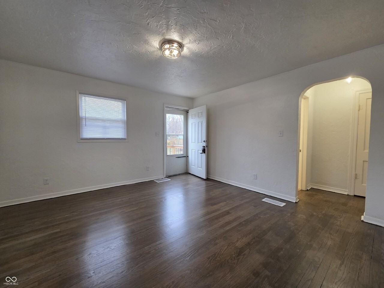 702 W 23rd St - Photo 5 of 13