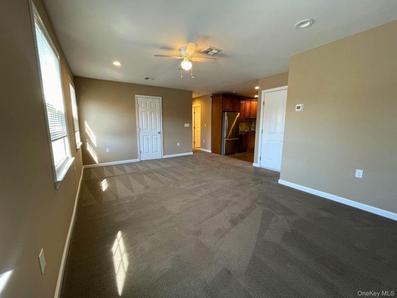 10 Colonial Ave #C - Photo 4 of 20