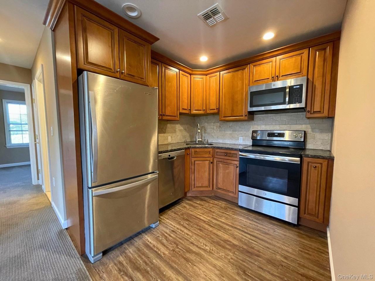 10 Colonial Ave #C - Photo 7 of 20