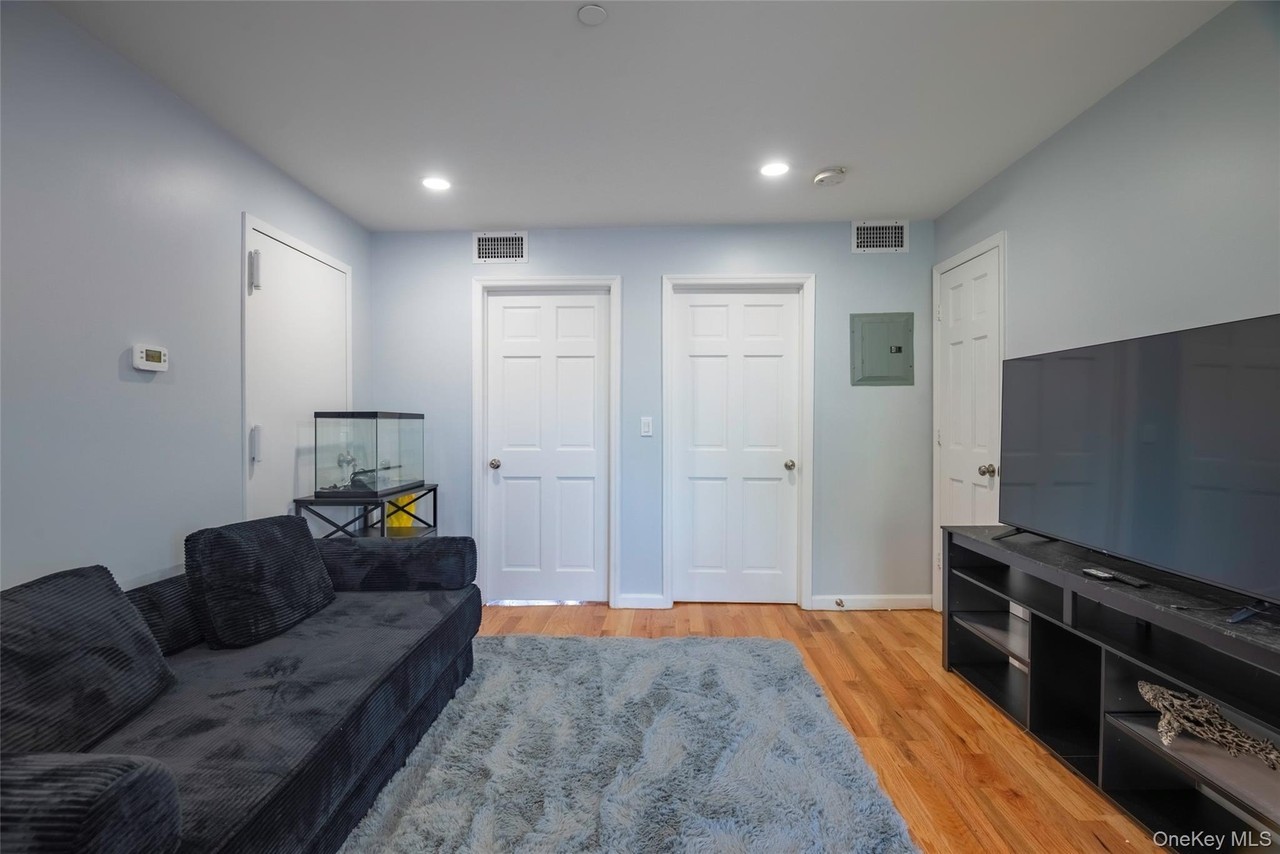 10302 42nd Ave #4D - Photo 3 of 20