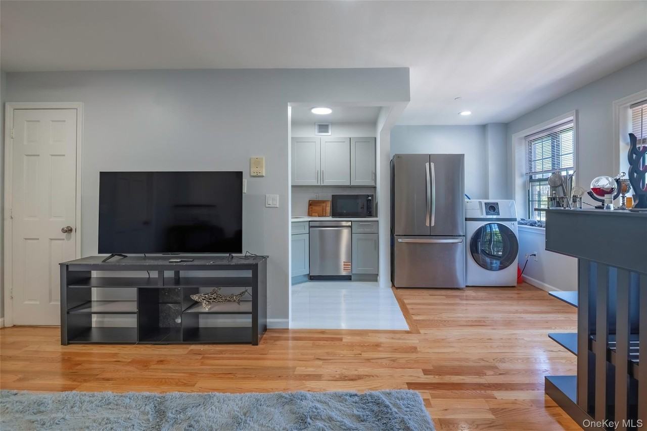10302 42nd Ave #4D - Photo 5 of 20