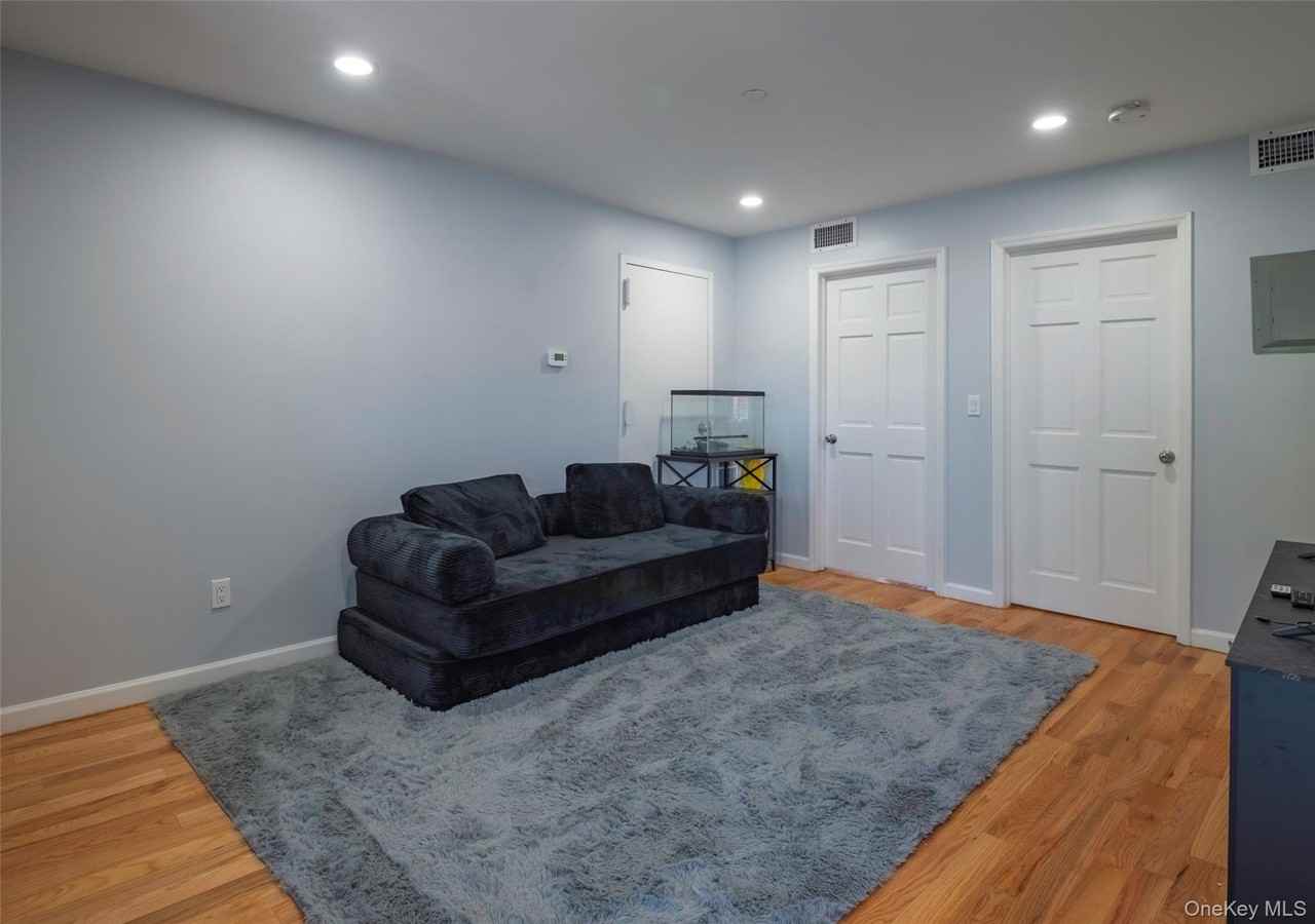 10302 42nd Ave #4D - Photo 6 of 20