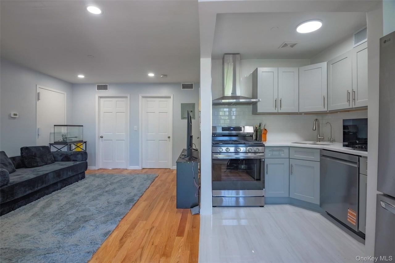 10302 42nd Ave #4D - Photo 7 of 20