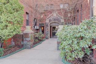 16710 Crocheron Ave #3L - Photo 1 of 1