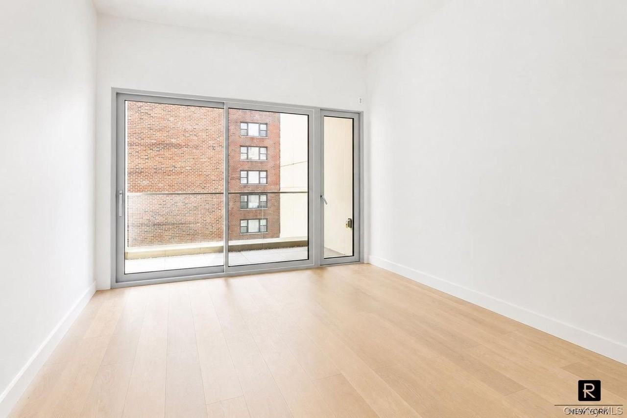 250 E 25th St #2E - Photo 2 of 29
