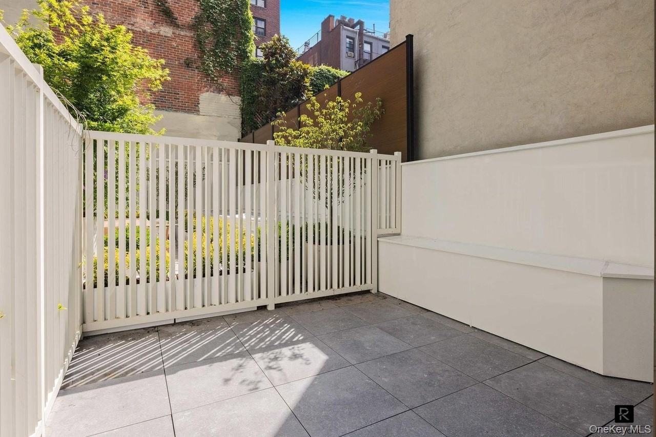 250 E 25th St #1A