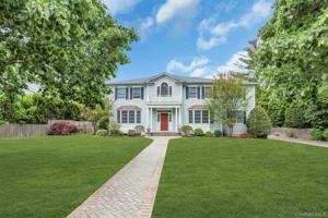 featured image of 11 Plandome Dr