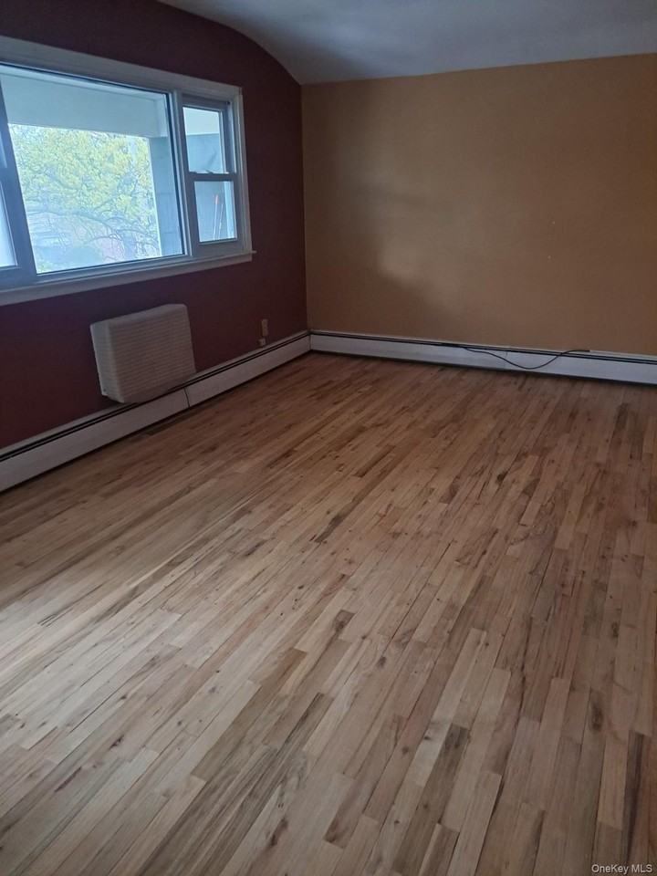149 23 124 th - Photo 2 of 5
