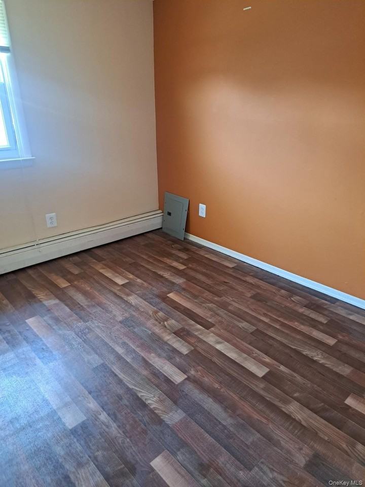 149 23 124 th - Photo 3 of 5