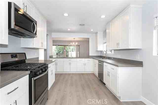 6631 Nagle Ave - Photo 3 of 8