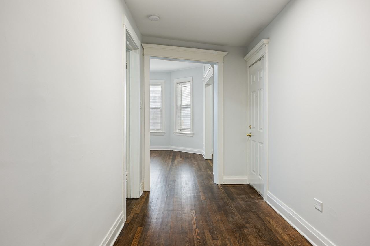 5439 S Indiana Ave - Photo 2 of 23
