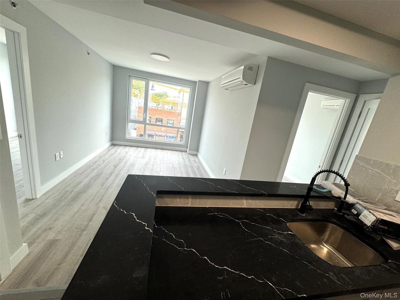 2022 College Point Blvd #3B - Photo 5 of 7