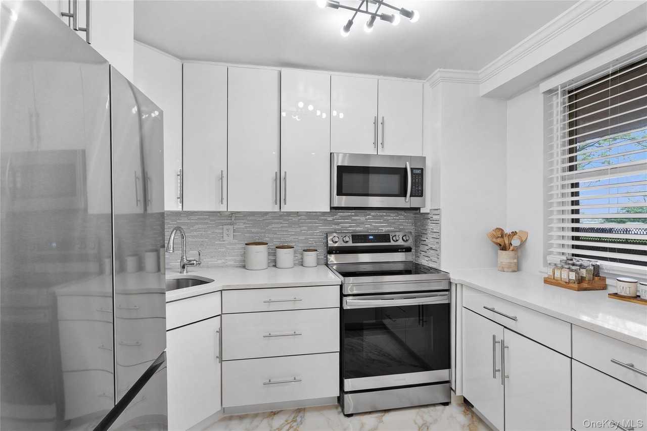 5800 Arlington Ave #1K - Photo 2 of 21
