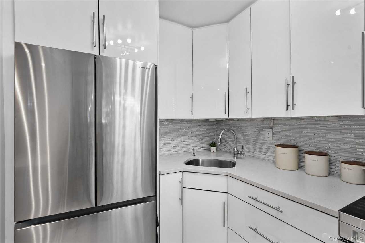 5800 Arlington Ave #1K - Photo 3 of 21